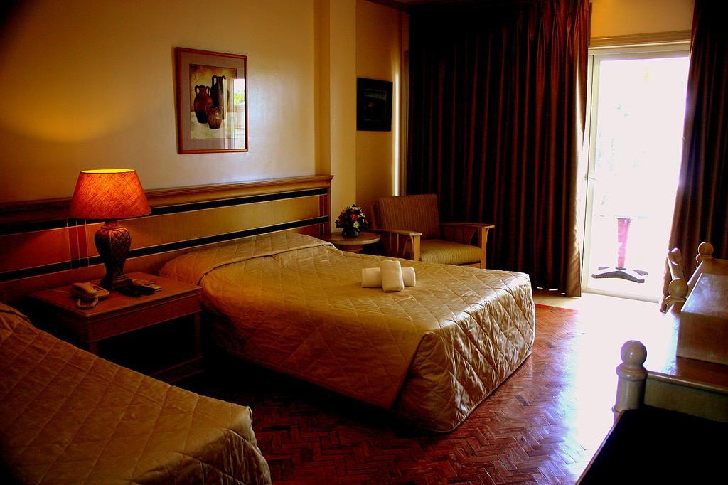 Club Morocco Resort And Country Club Subic Quarto foto